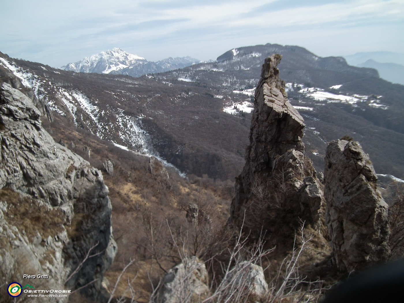 84 vista verso Pian dei Resinellie e Coltignone.JPG